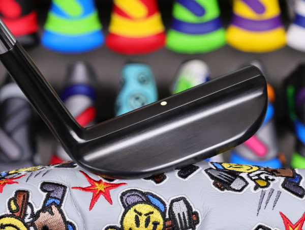 scotty cameron tour only brushed black carbon steel napa handstamped circle t 340g putter with script titleist stamp and sight dot golf club