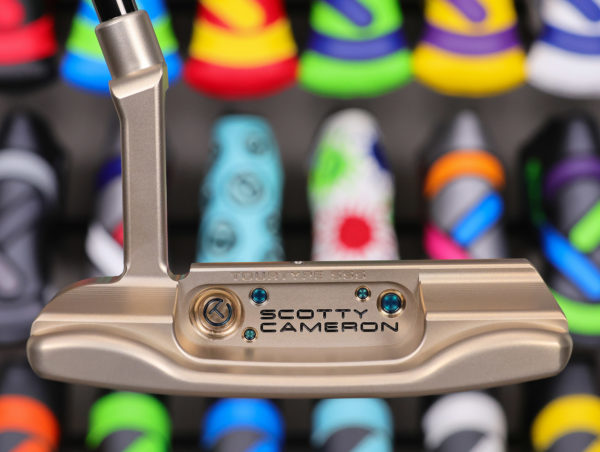 scotty cameron tour only deep milled chromatic bronze sss masterful plus tourtype circle t 360g putter with sea bubble blue translucent paint fill and double milled sight dot golf club